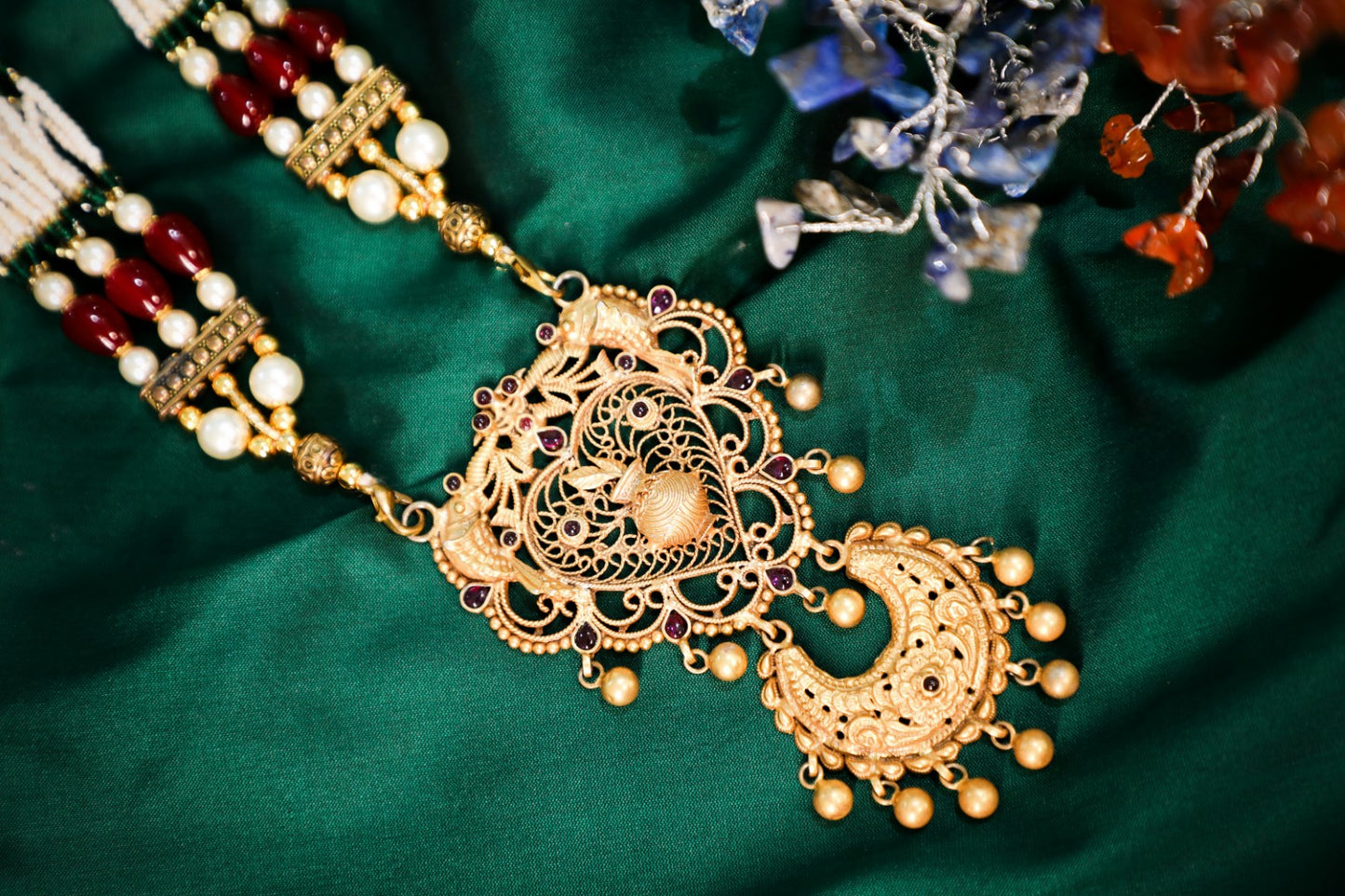 925 Temple look Kalash motif hand crafted with filigree art and finished with 22k gold polished ,comes with detachable hand woven Mala