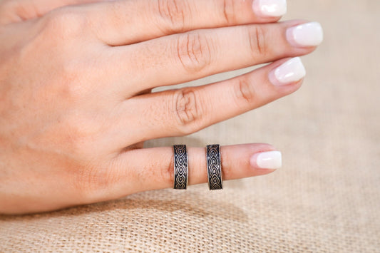 925 Oxidised silver wave motif toe ring
