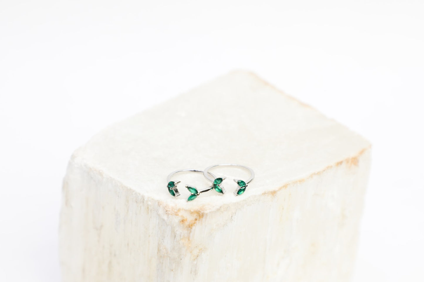 925 sterling silver butterfly style green onyx stone studded toe rings