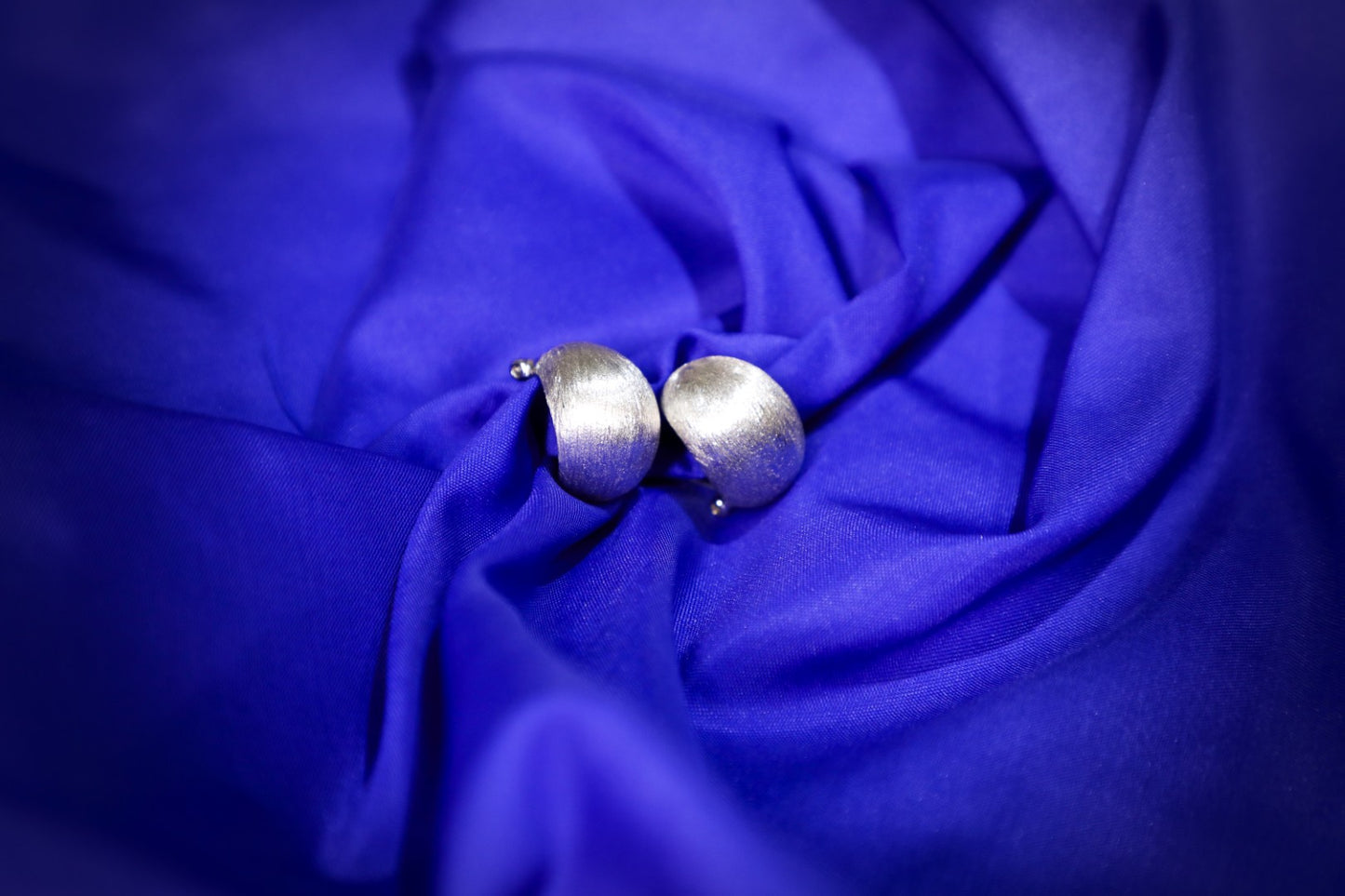 925 Sterling silver white gold oval shape Matt tops with back clip