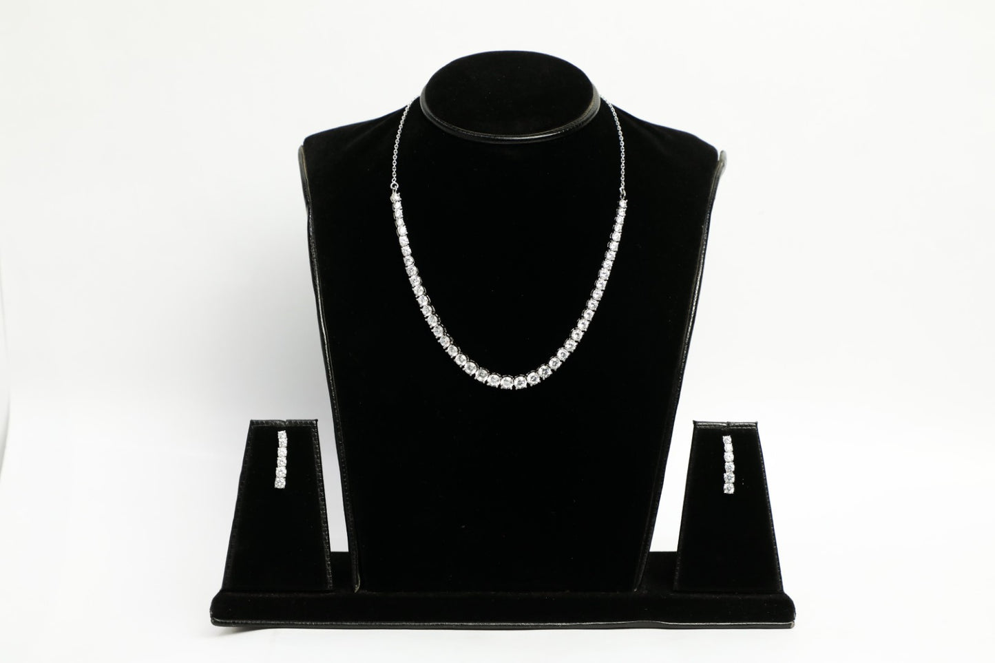 925 SS SWAROWSKI studded solitaire necklace platinum plated