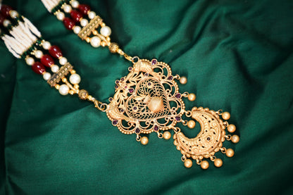 925 Temple look Kalash motif hand crafted with filigree art and finished with 22k gold polished ,comes with detachable hand woven Mala