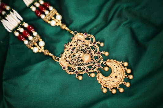 925 Temple look Kalash motif hand crafted with filigree art and finished with 22k gold polished ,comes with detachable hand woven Mala